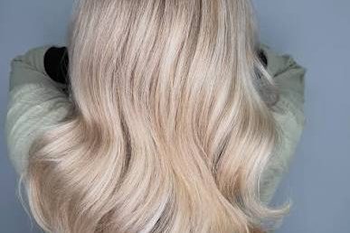 eine strahlende Blondmähne nach dem Einsatz der Master of Blond Kunst von Verena